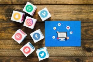 Social media's top 7 impacts: Advantages and disadvantages